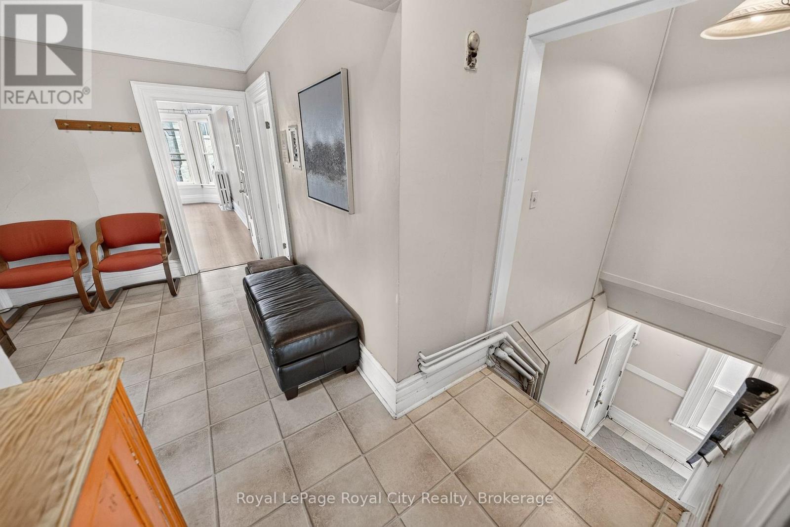 15 Cork Street E Property Photo 15