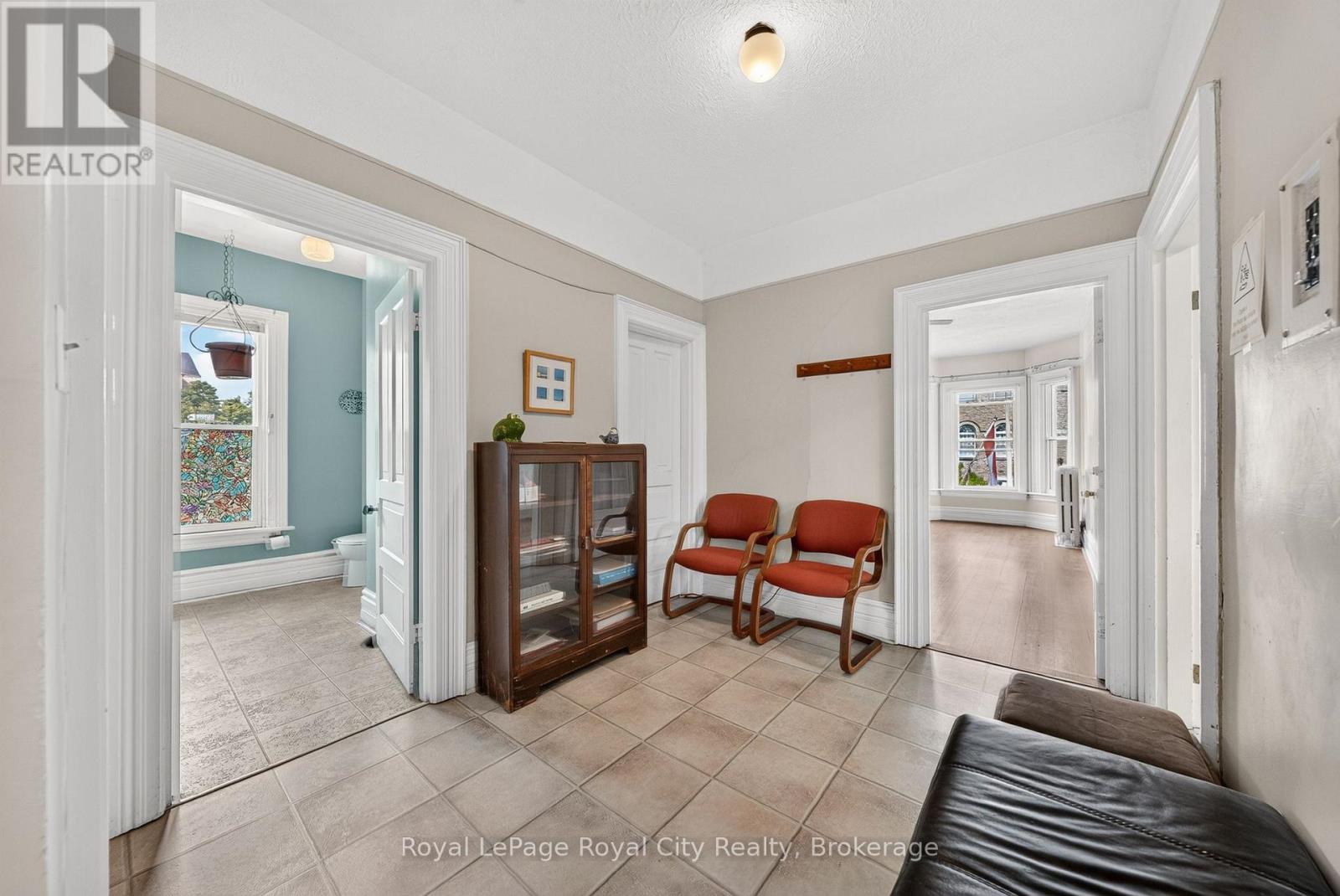 15 Cork Street E Property Photo 16