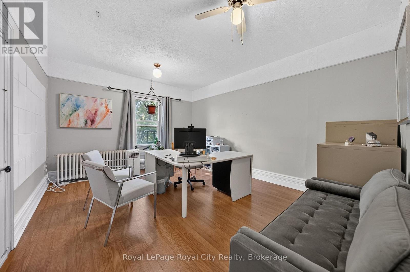 15 Cork Street E Property Photo 17