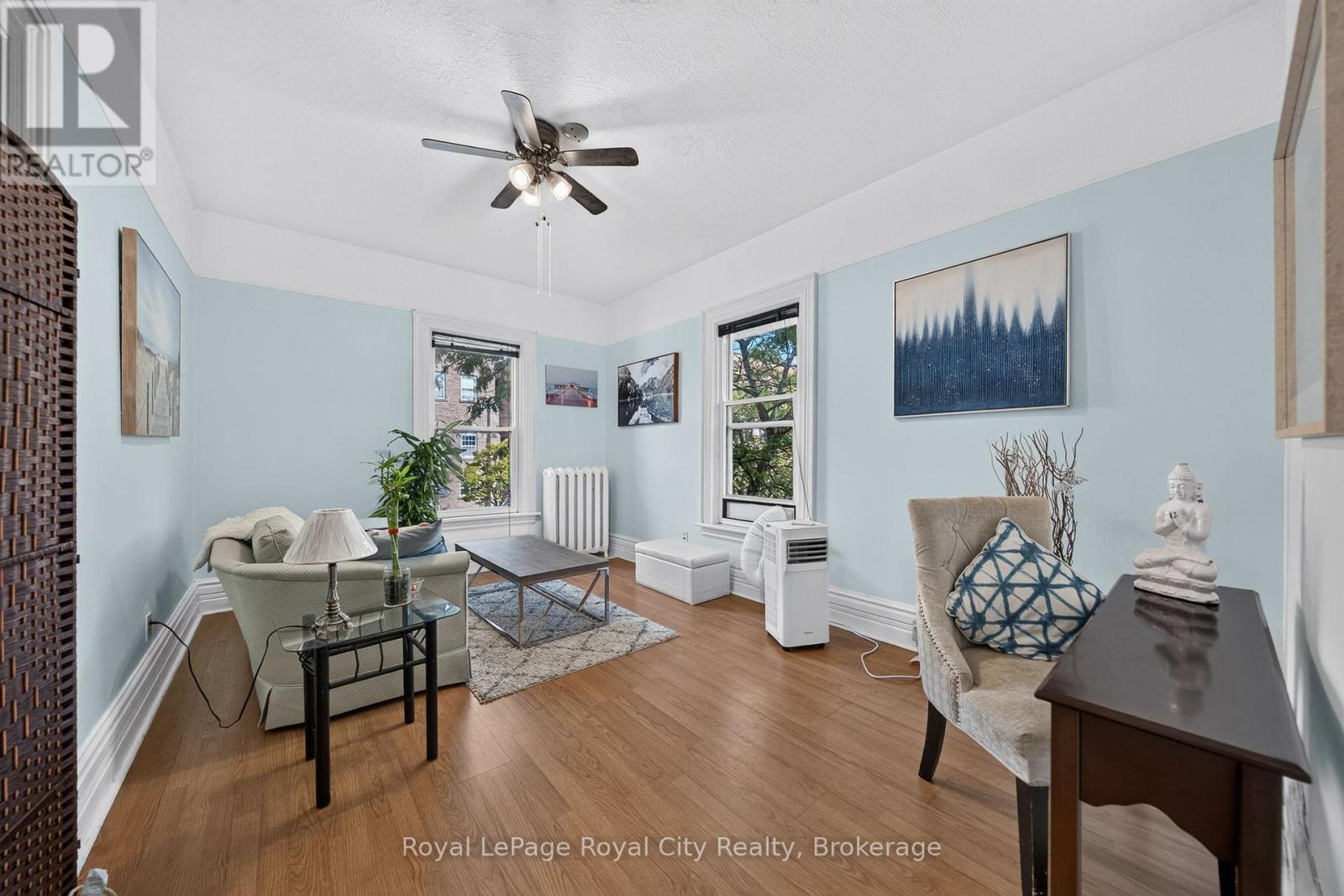 15 Cork Street E Property Photo 19
