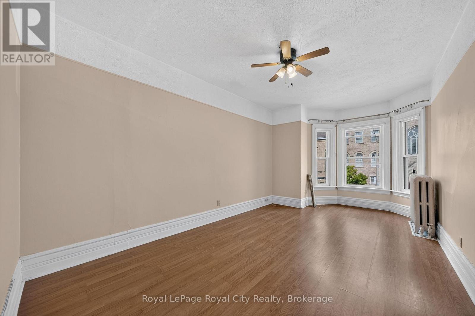 15 Cork Street E Property Photo 21