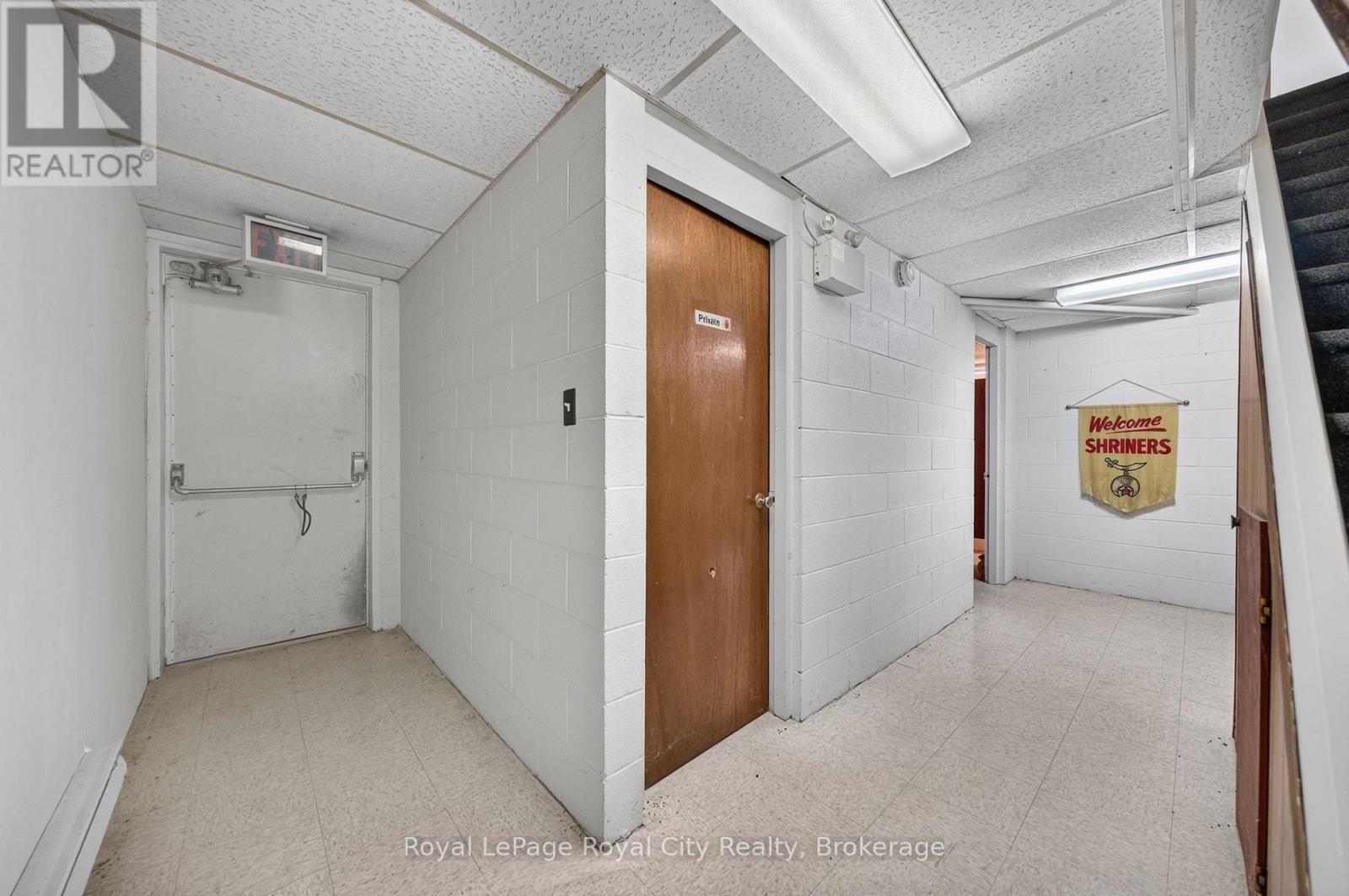 15 Cork Street E Property Photo 23