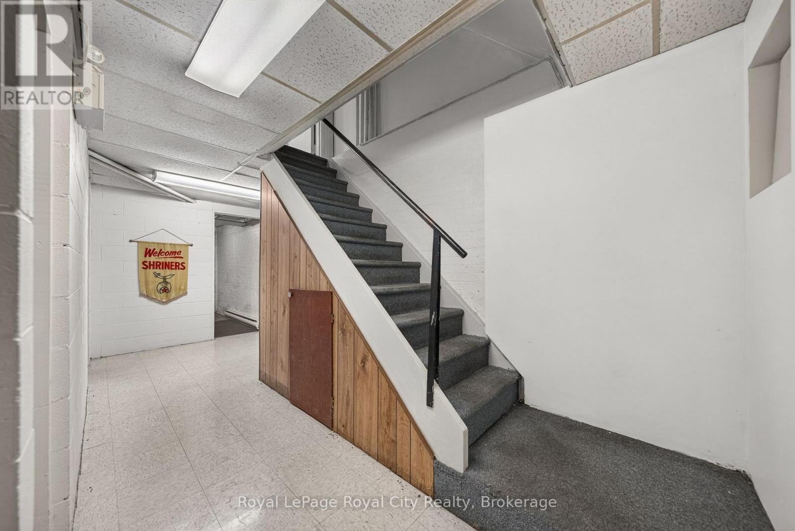 15 Cork Street E Property Photo 24