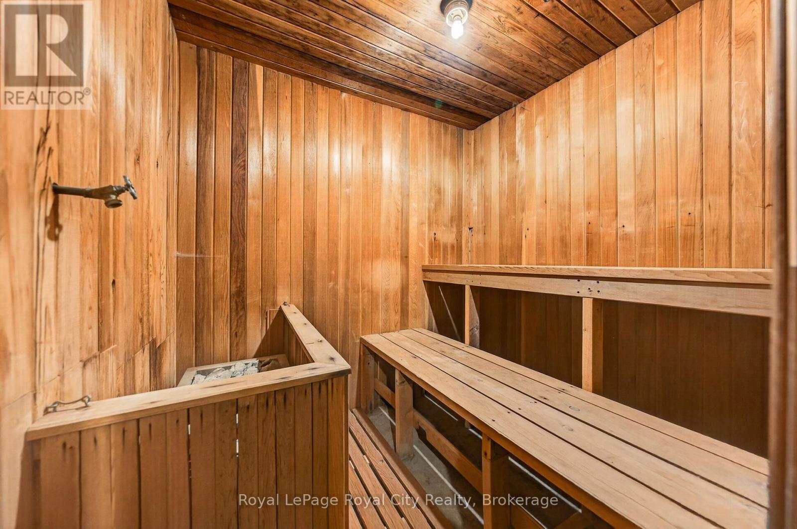 15 Cork Street E Property Photo 28