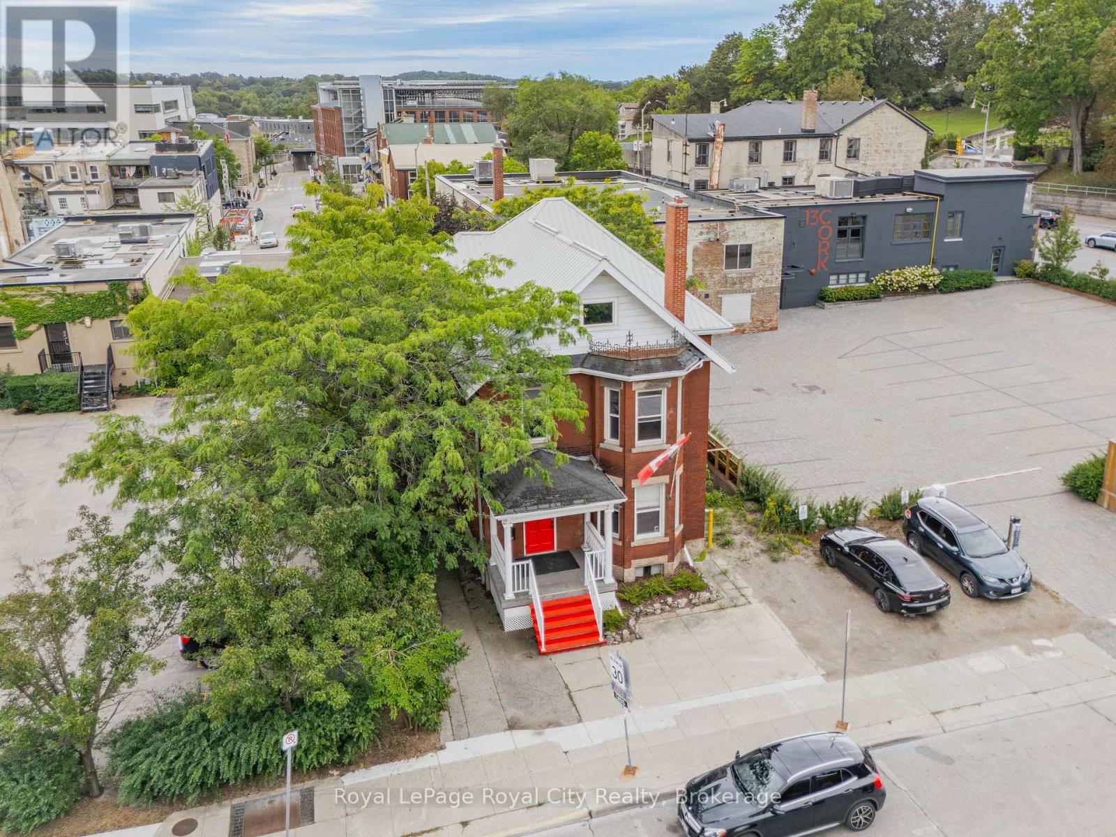 15 Cork Street E Property Photo 35