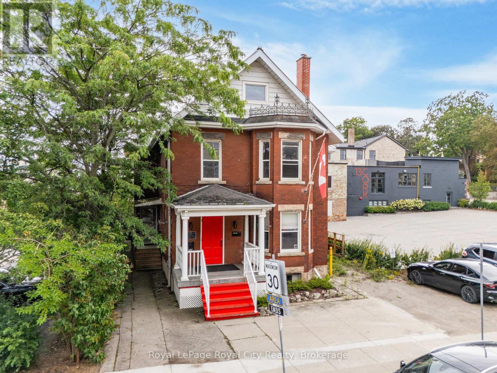 15 Cork Street E Property Photo 36