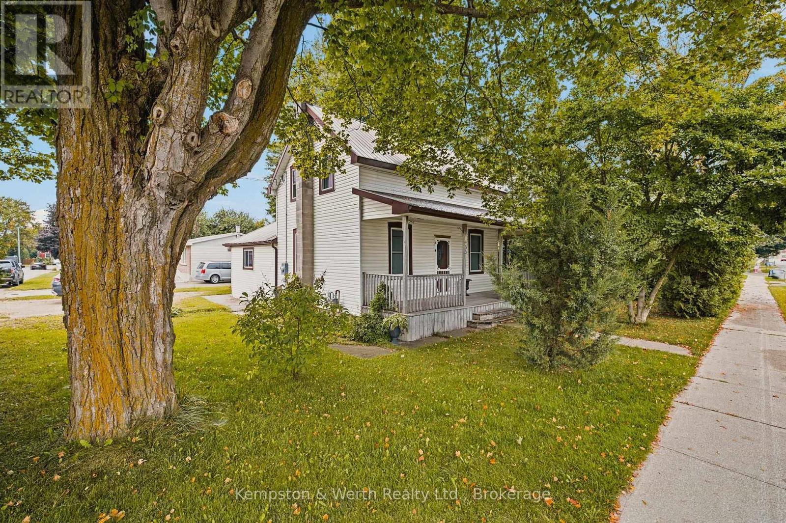 485 Wallace Avenue S Property Photo 3