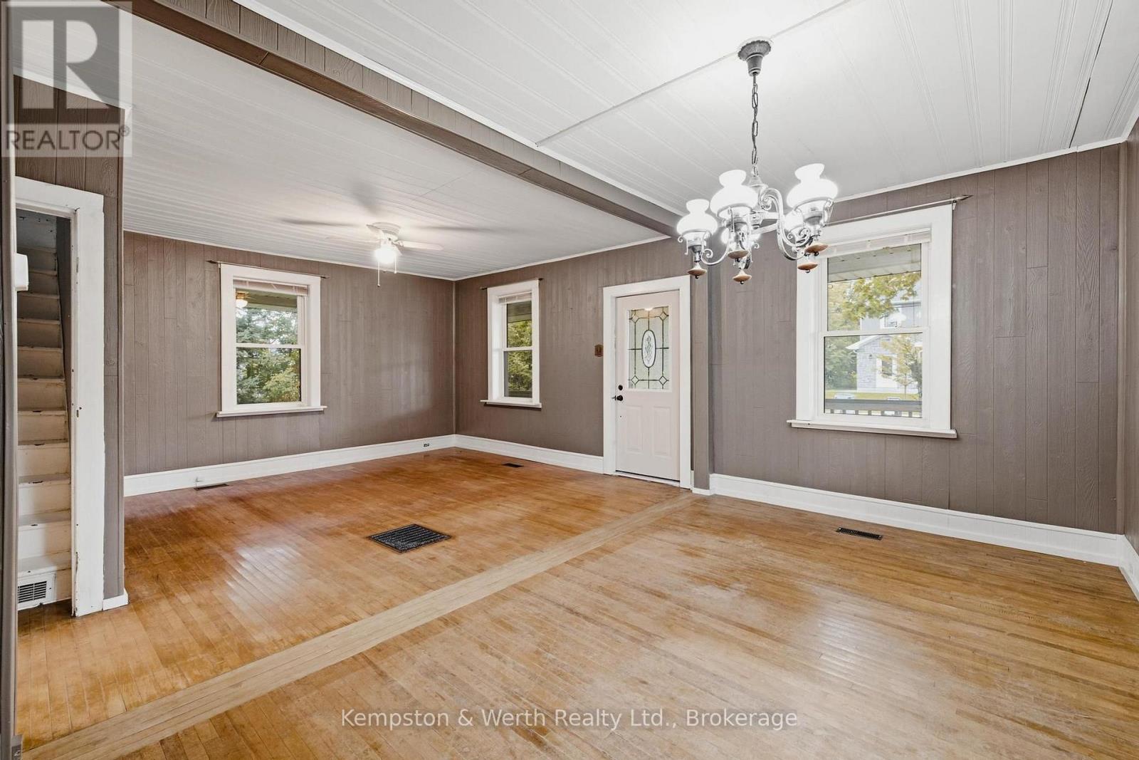 485 Wallace Avenue S Property Photo 8