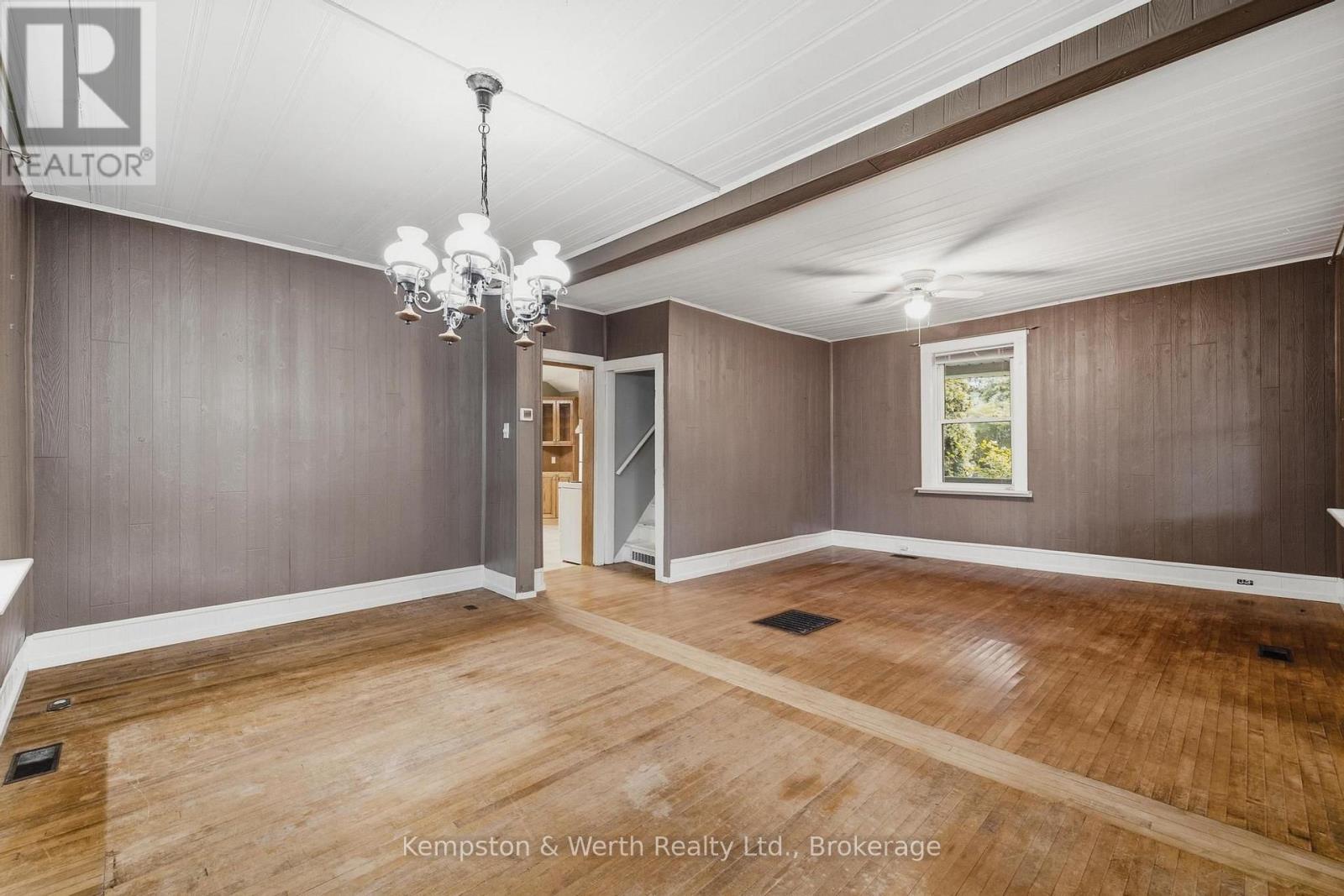 485 Wallace Avenue S Property Photo 9
