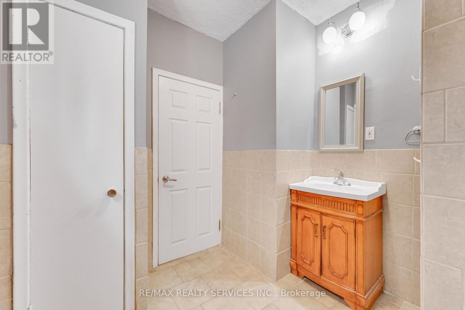 104 Hess Street S Property Photo 23