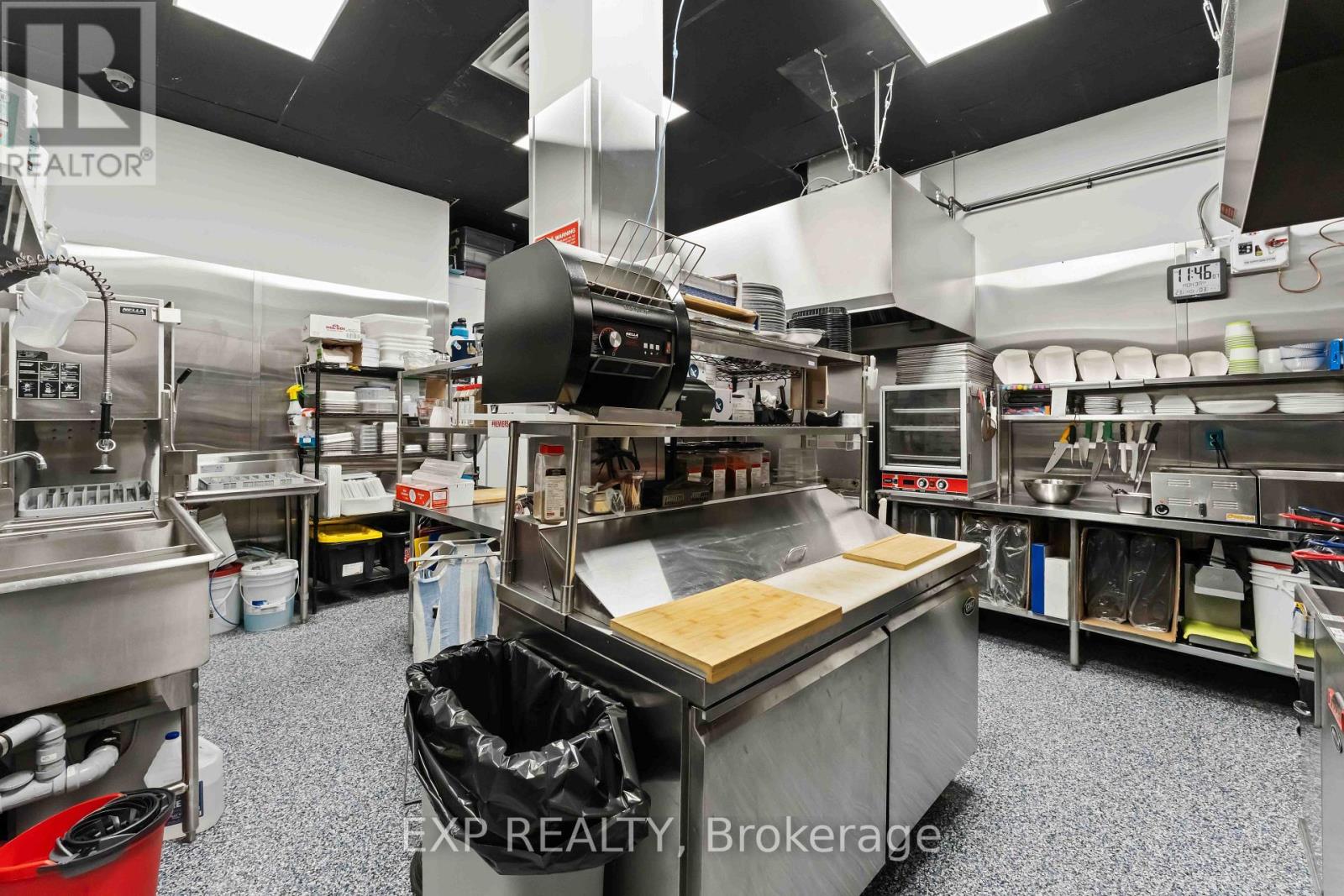 8 - 420 Hazeldean Road Property Photo 12
