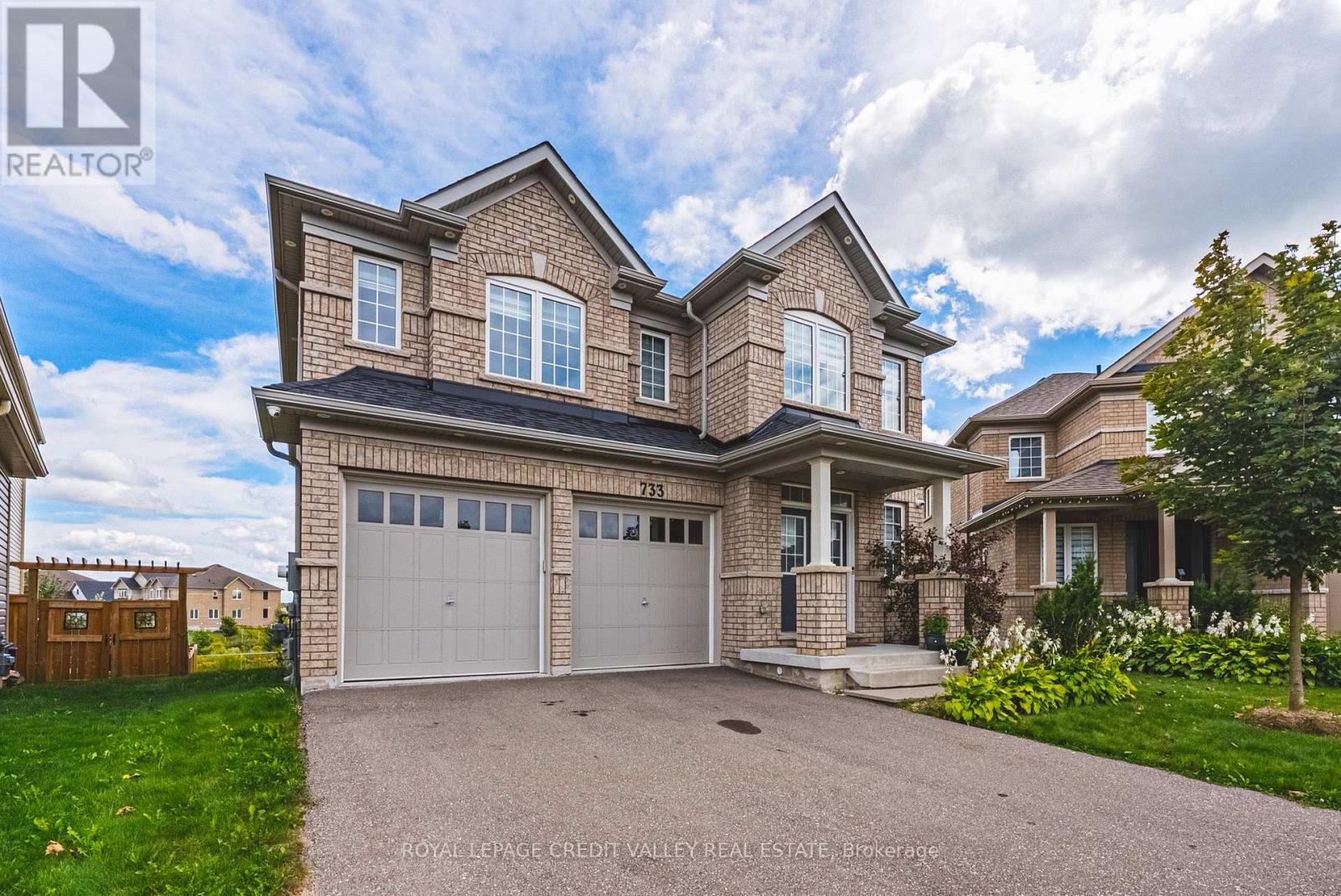 733 Gilmour Crescent W Property Photo 1