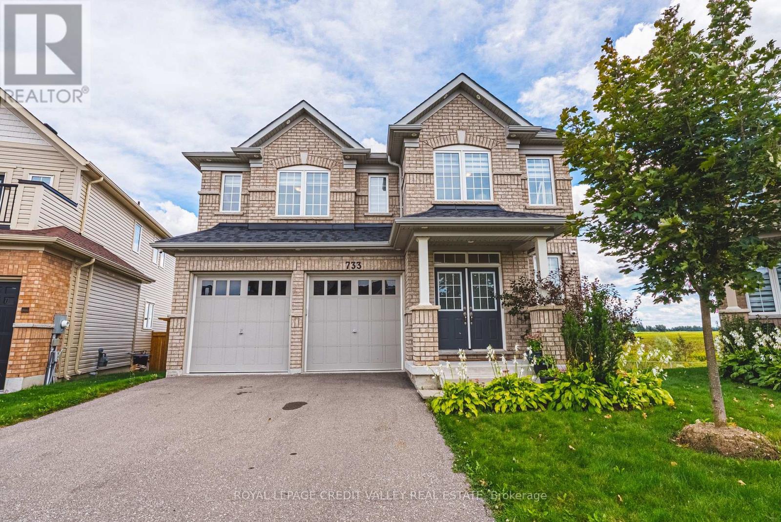 733 Gilmour Crescent W Property Photo 3