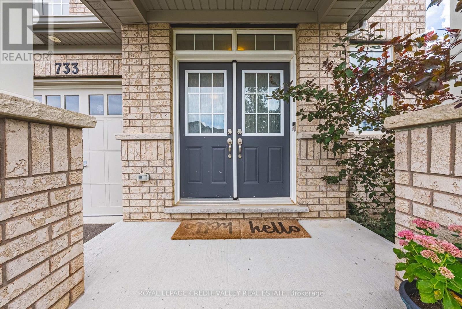 733 Gilmour Crescent W Property Photo 5
