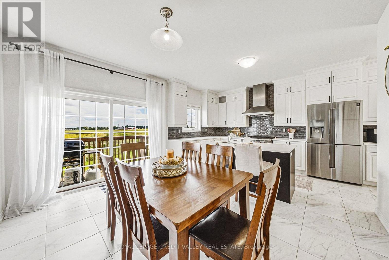 733 Gilmour Crescent W Property Photo 13
