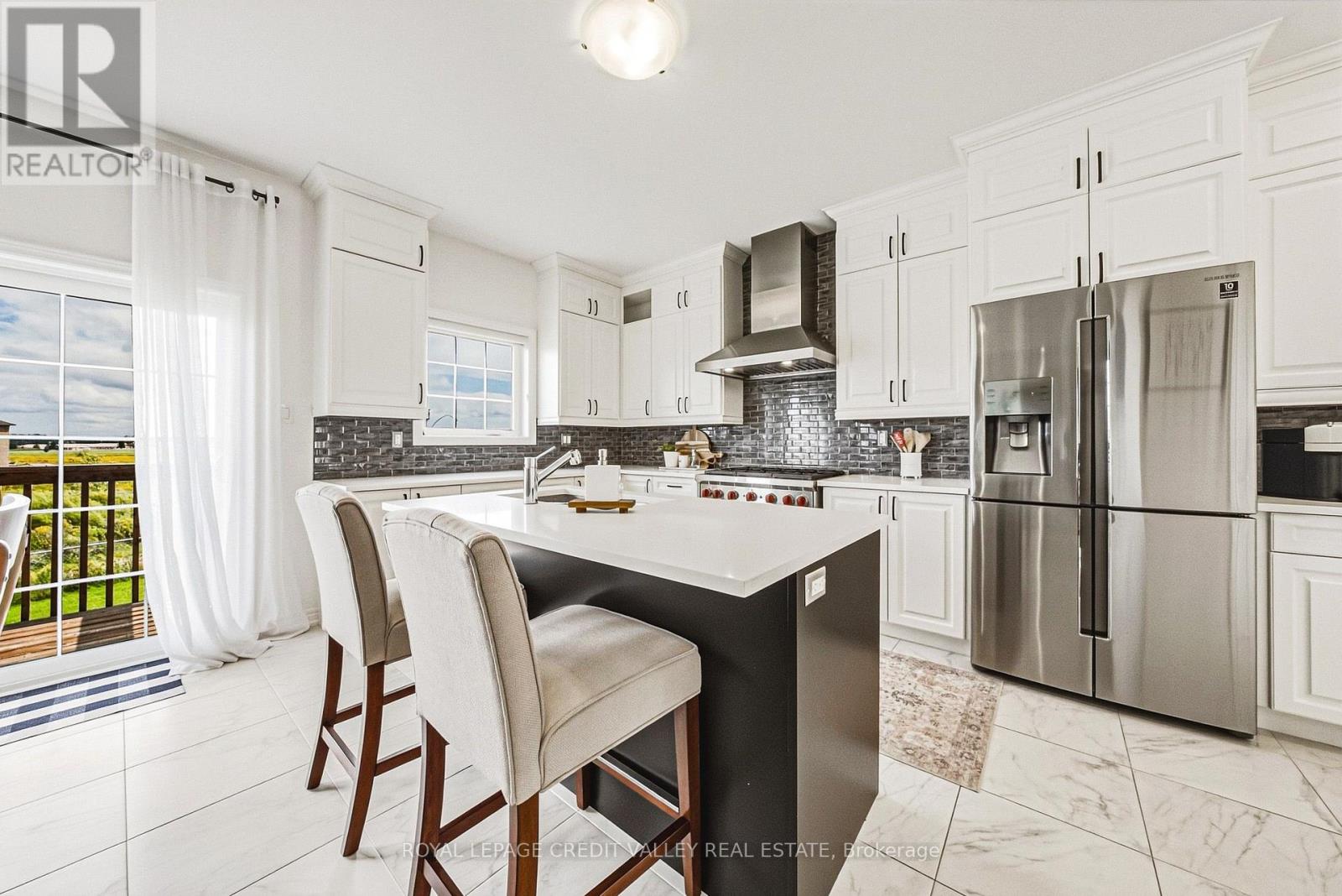 733 Gilmour Crescent W Property Photo 14