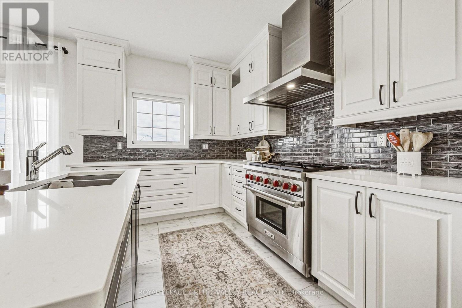 733 Gilmour Crescent W Property Photo 16