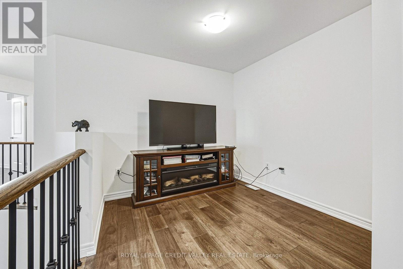 733 Gilmour Crescent W Property Photo 24