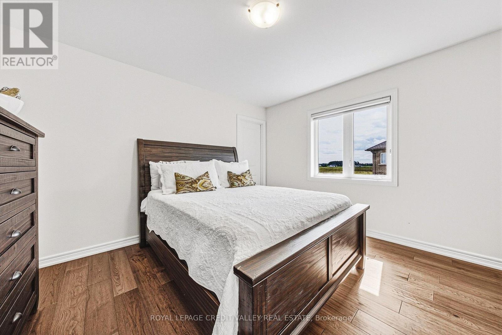 733 Gilmour Crescent W Property Photo 31