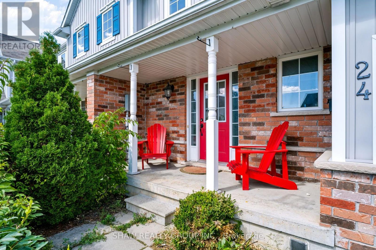 24 Fallingbrook Crescent Property Photo 3