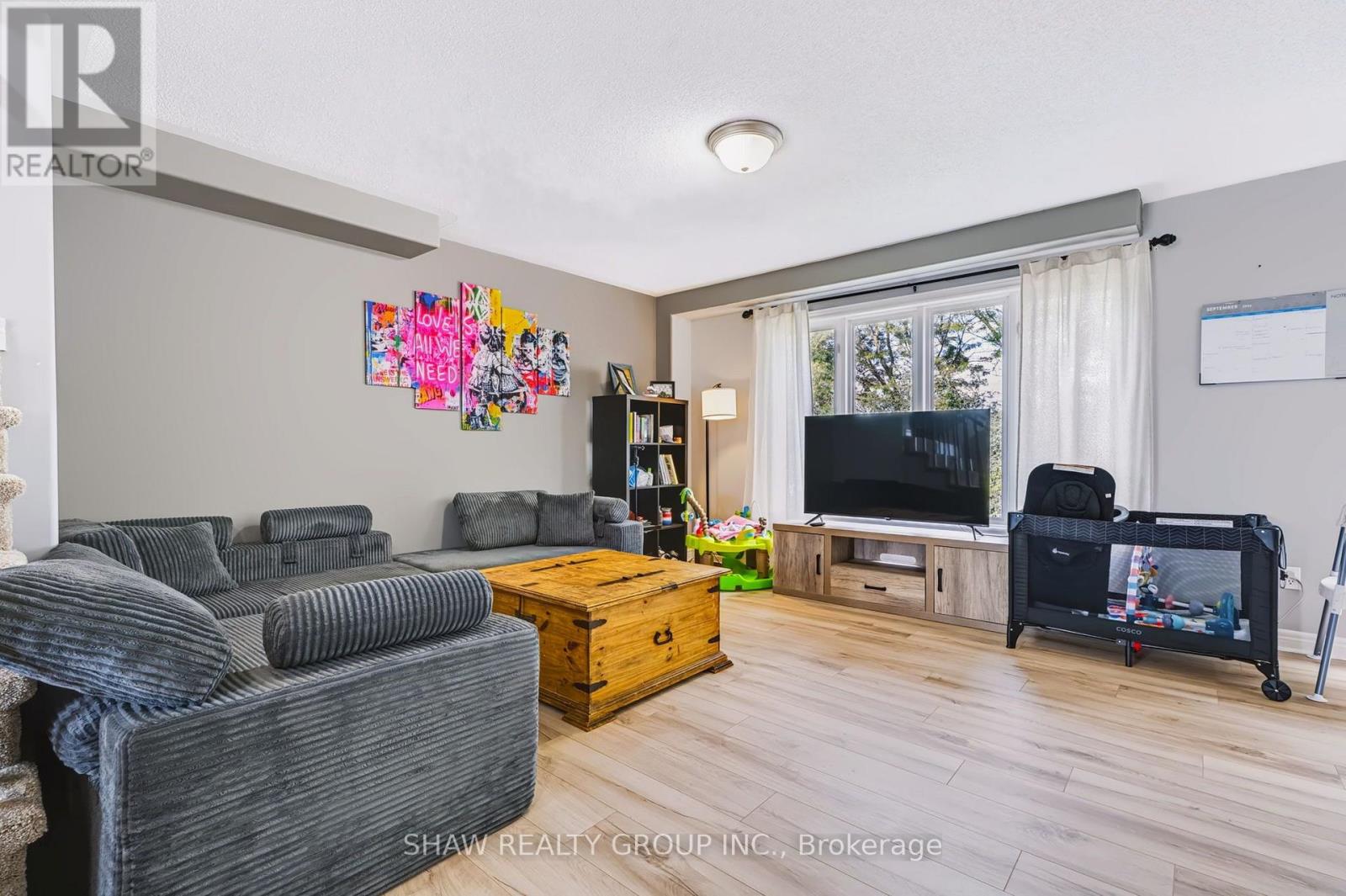 24 Fallingbrook Crescent Property Photo 7