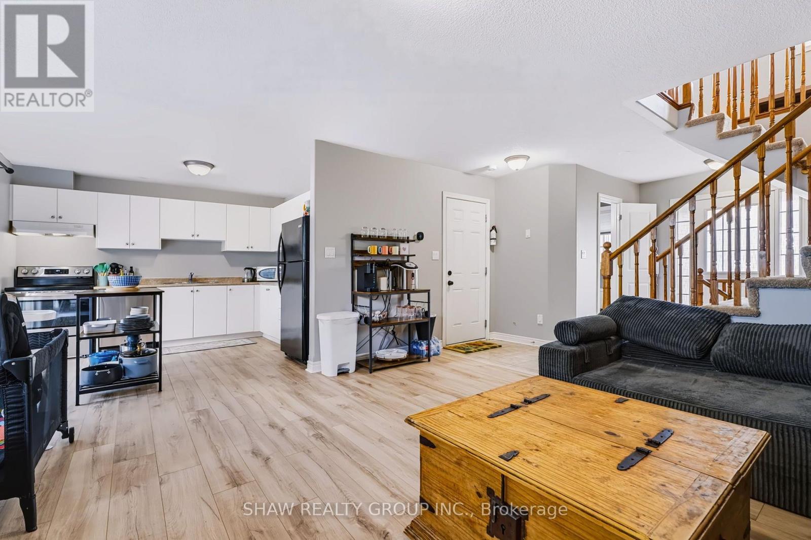 24 Fallingbrook Crescent Property Photo 11