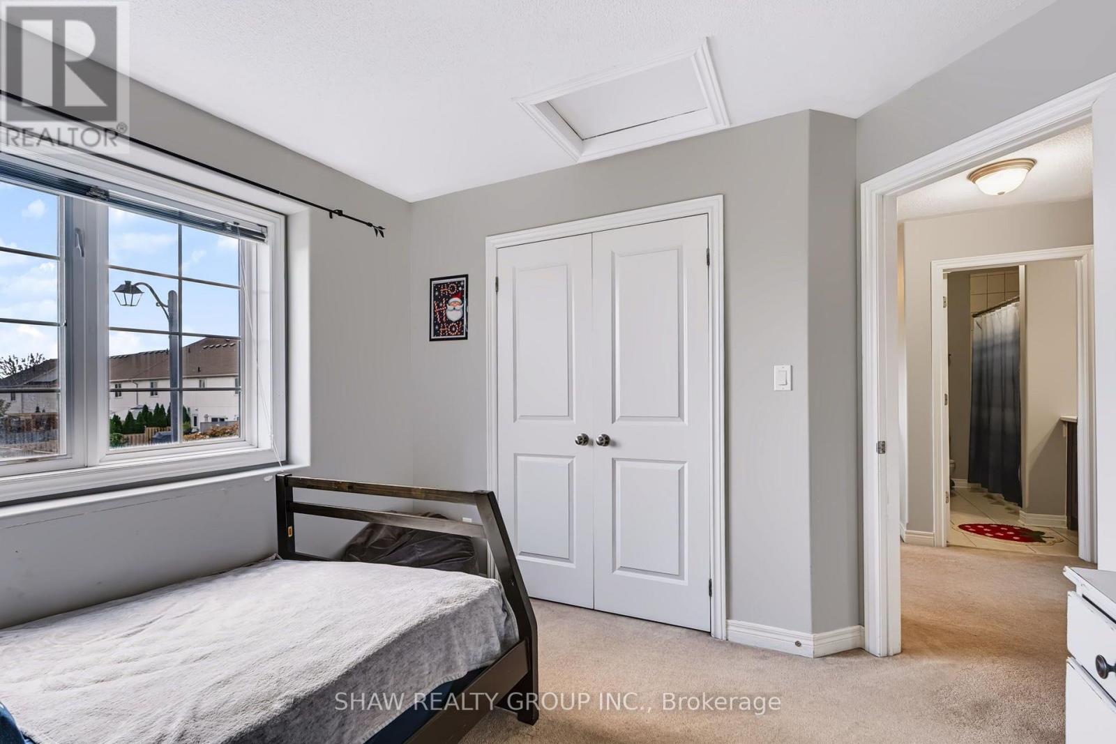 24 Fallingbrook Crescent Property Photo 24