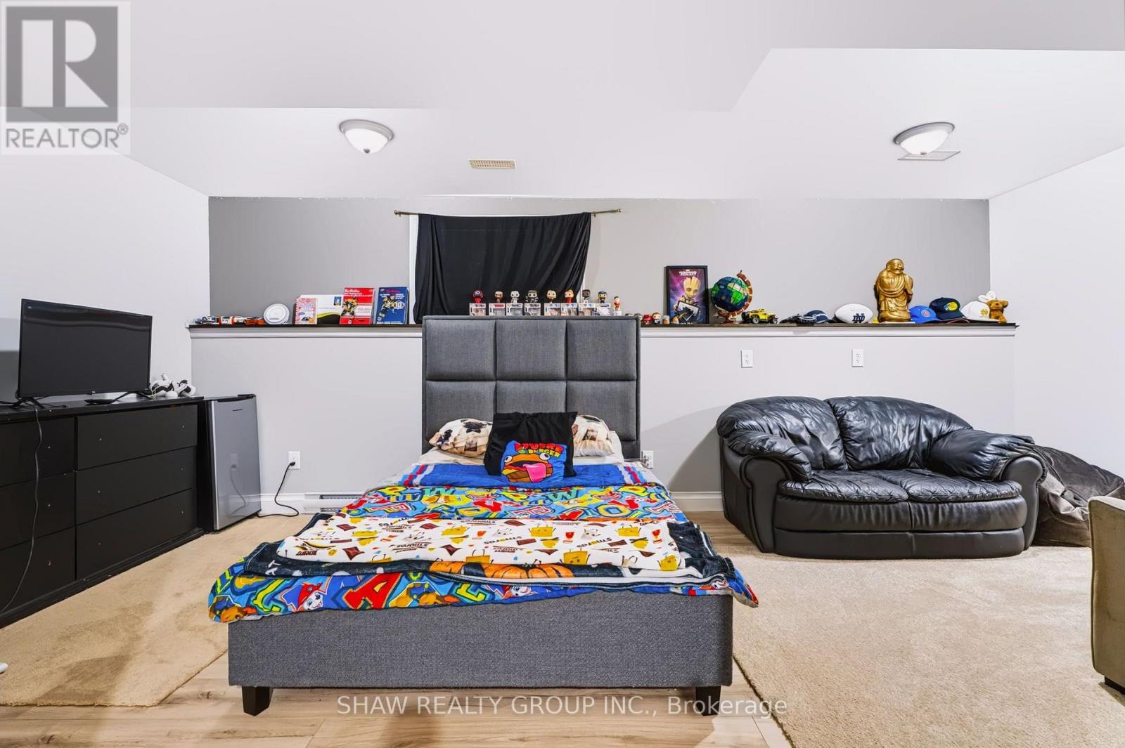 24 Fallingbrook Crescent Property Photo 29