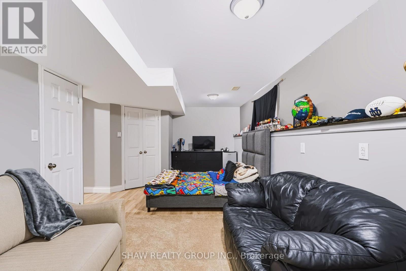 24 Fallingbrook Crescent Property Photo 30