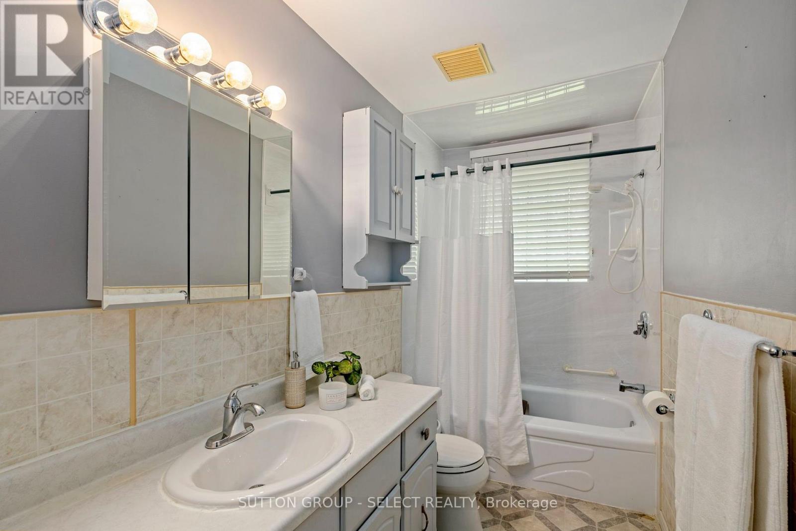 1679 Estevan Road Property Photo 16