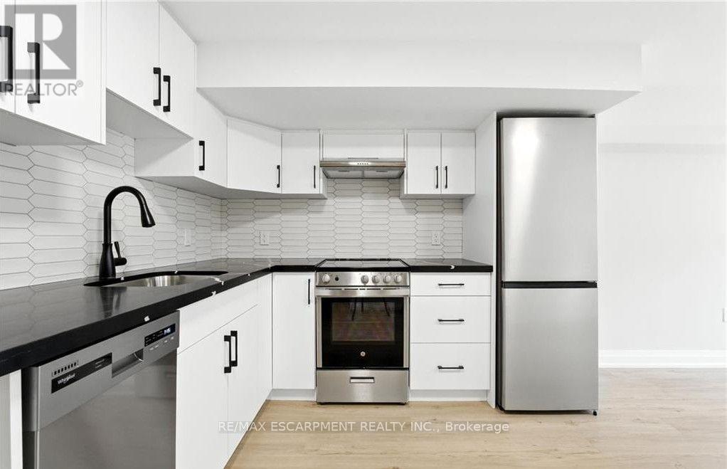 C - 929 UPPER OTTAWA STREET Property Photo 1