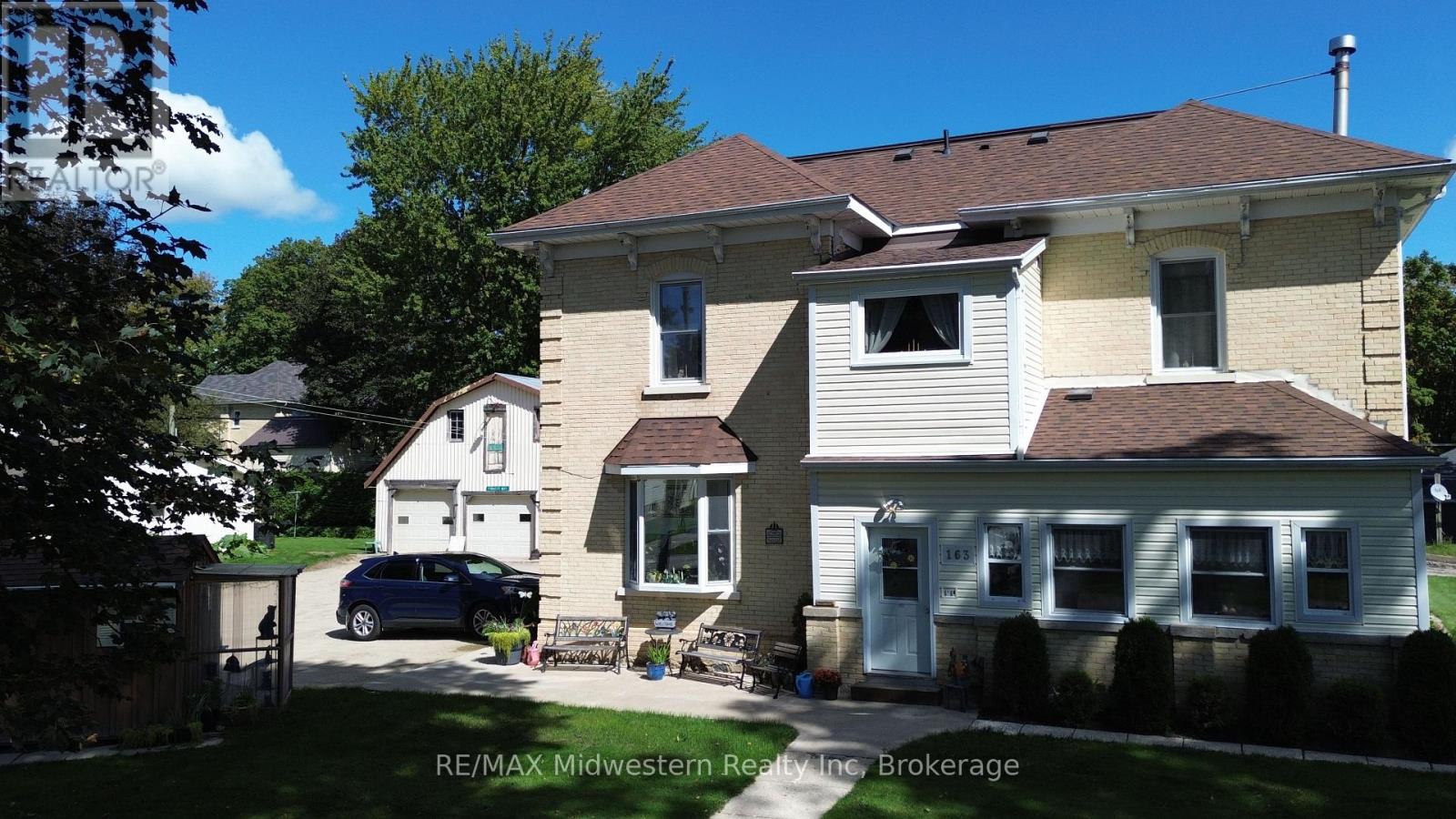 163 John Street S Property Photo 2