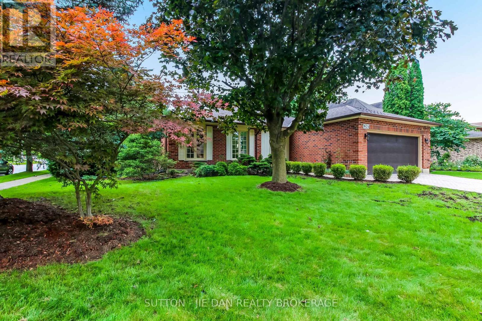 1624 Hastings Drive Property Photo 1