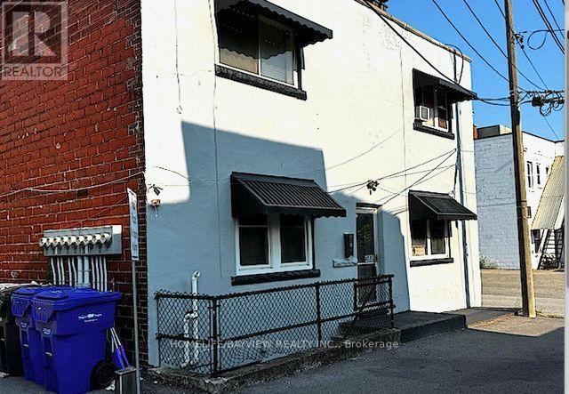 4898 Victoria Avenue Property Photo 5