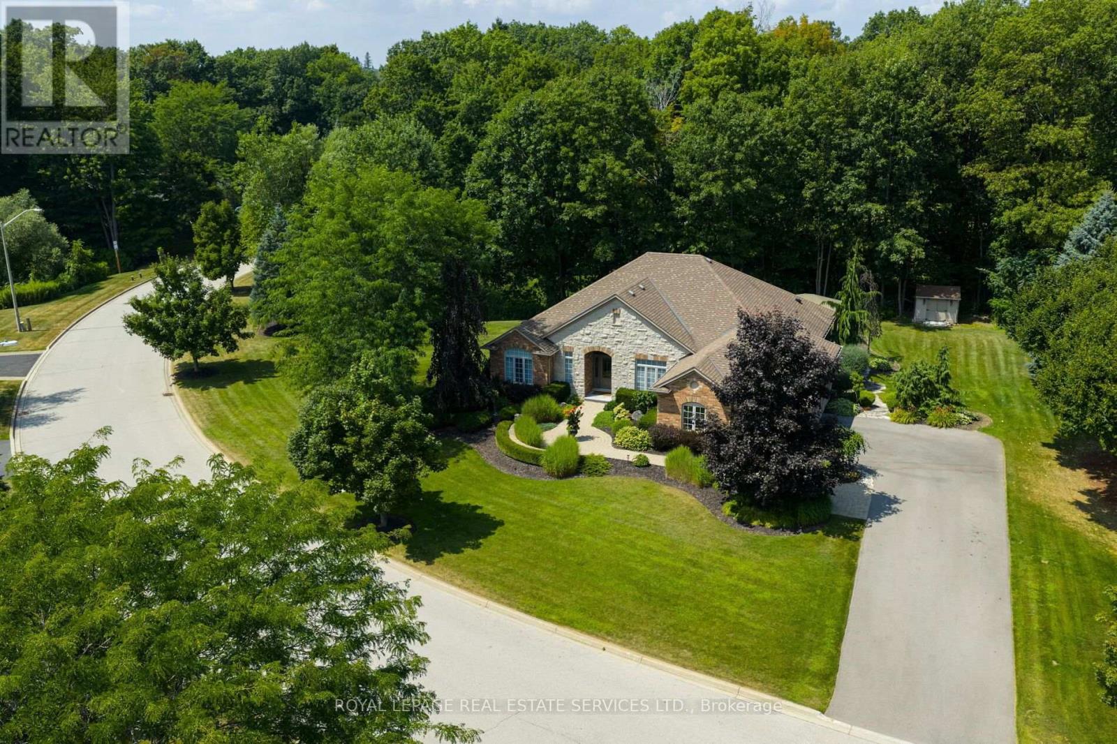 32 Parkshore Place Property Photo 1