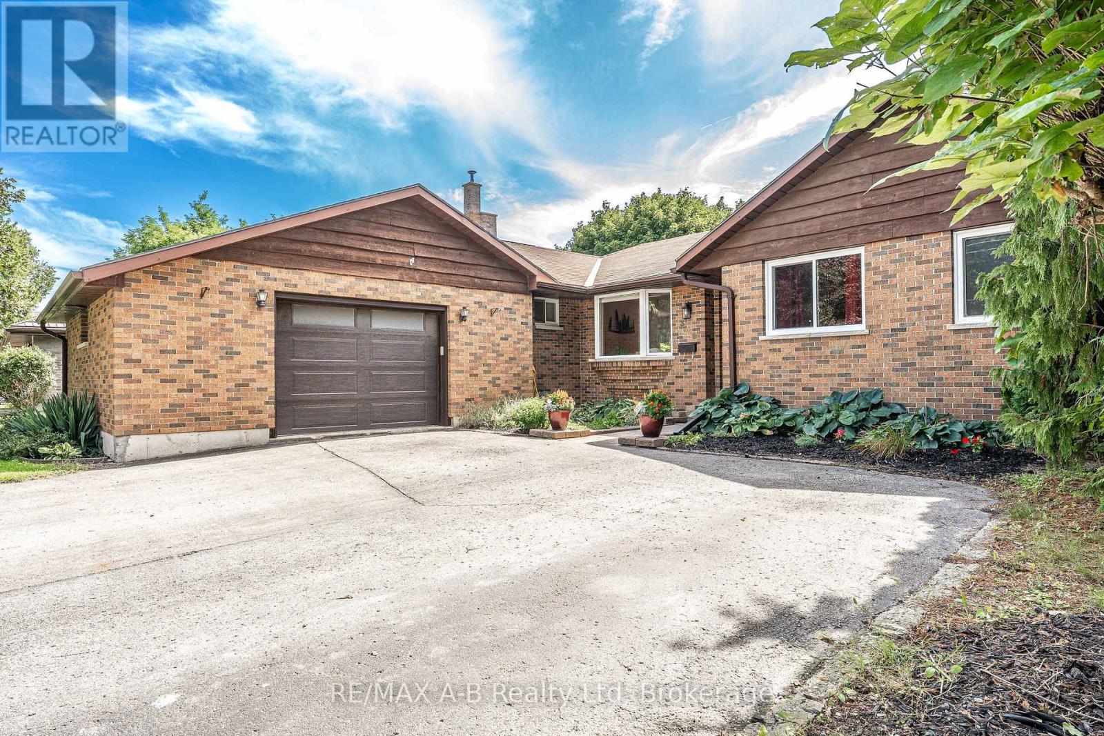332 Widder Street E Property Photo 2