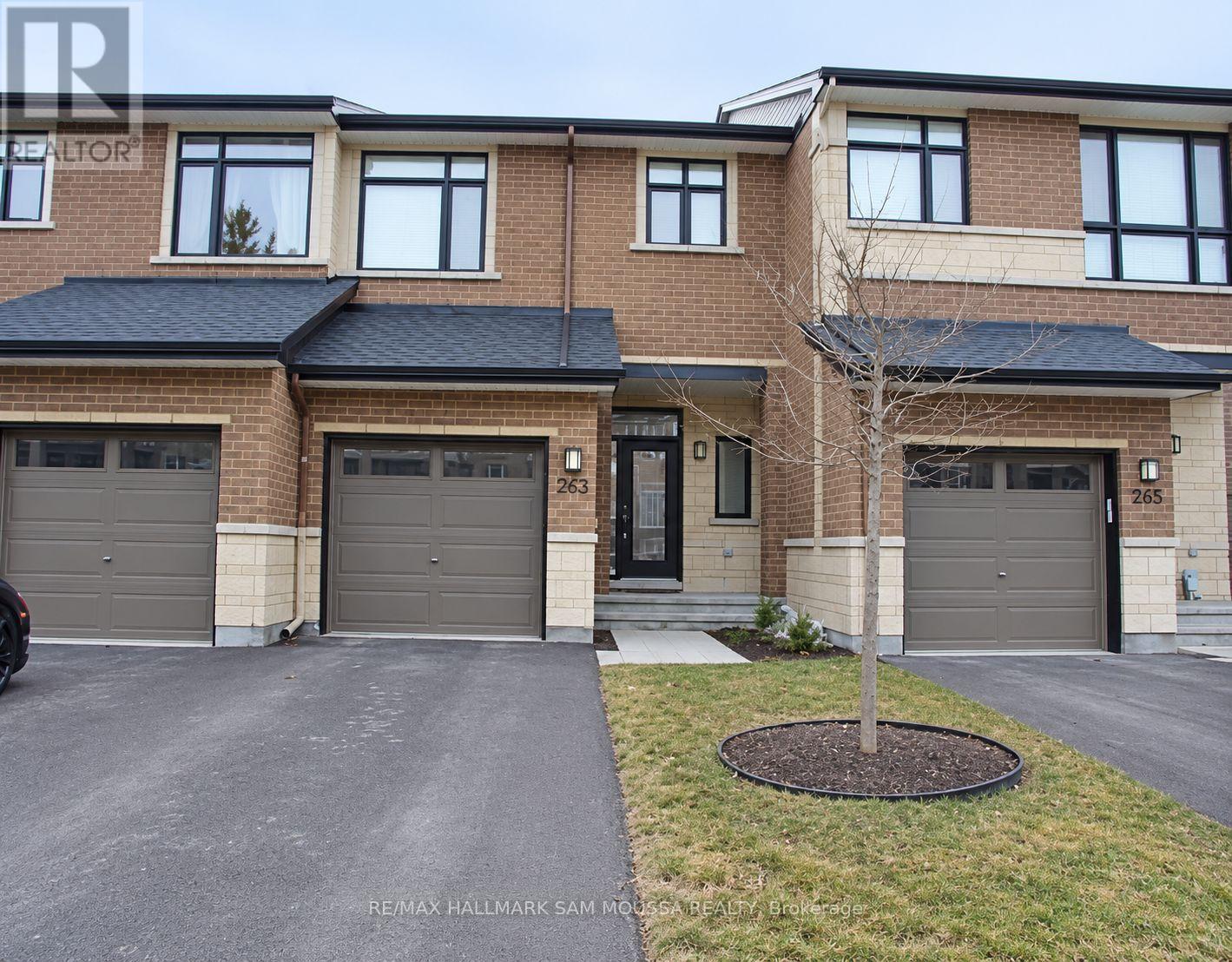 263 KINGHAVEN CRESCENT Property Photo 1