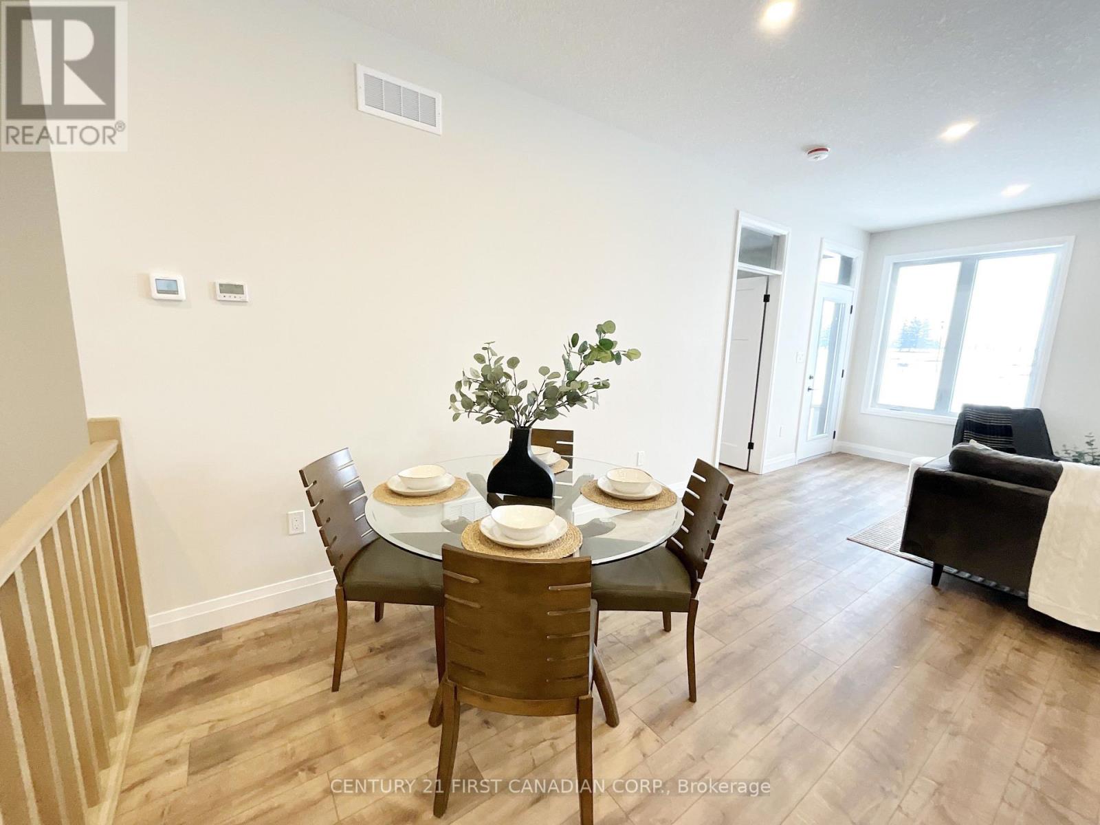 7 Postma Crescent Property Photo 11