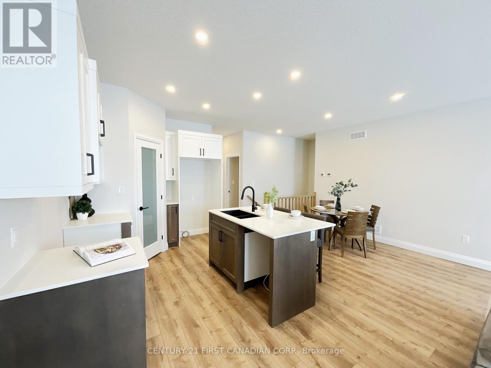 7 Postma Crescent Property Photo 14