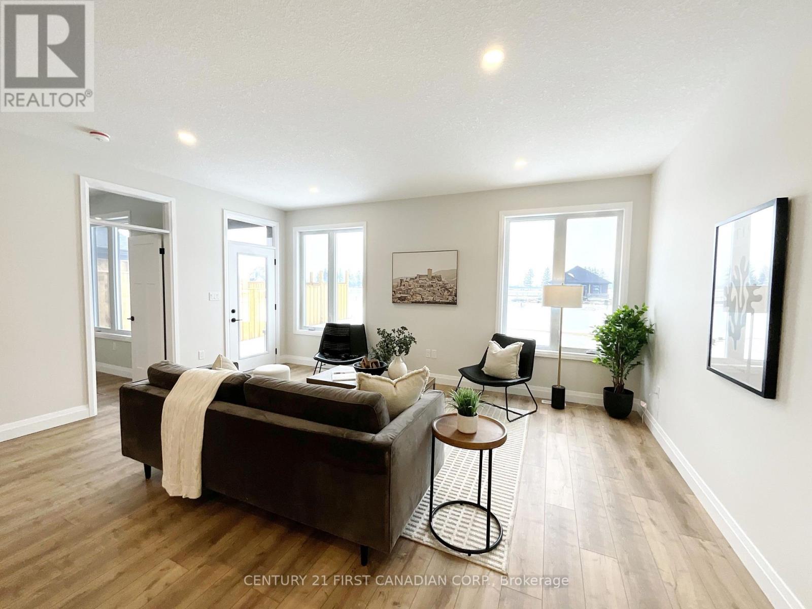 7 Postma Crescent Property Photo 15