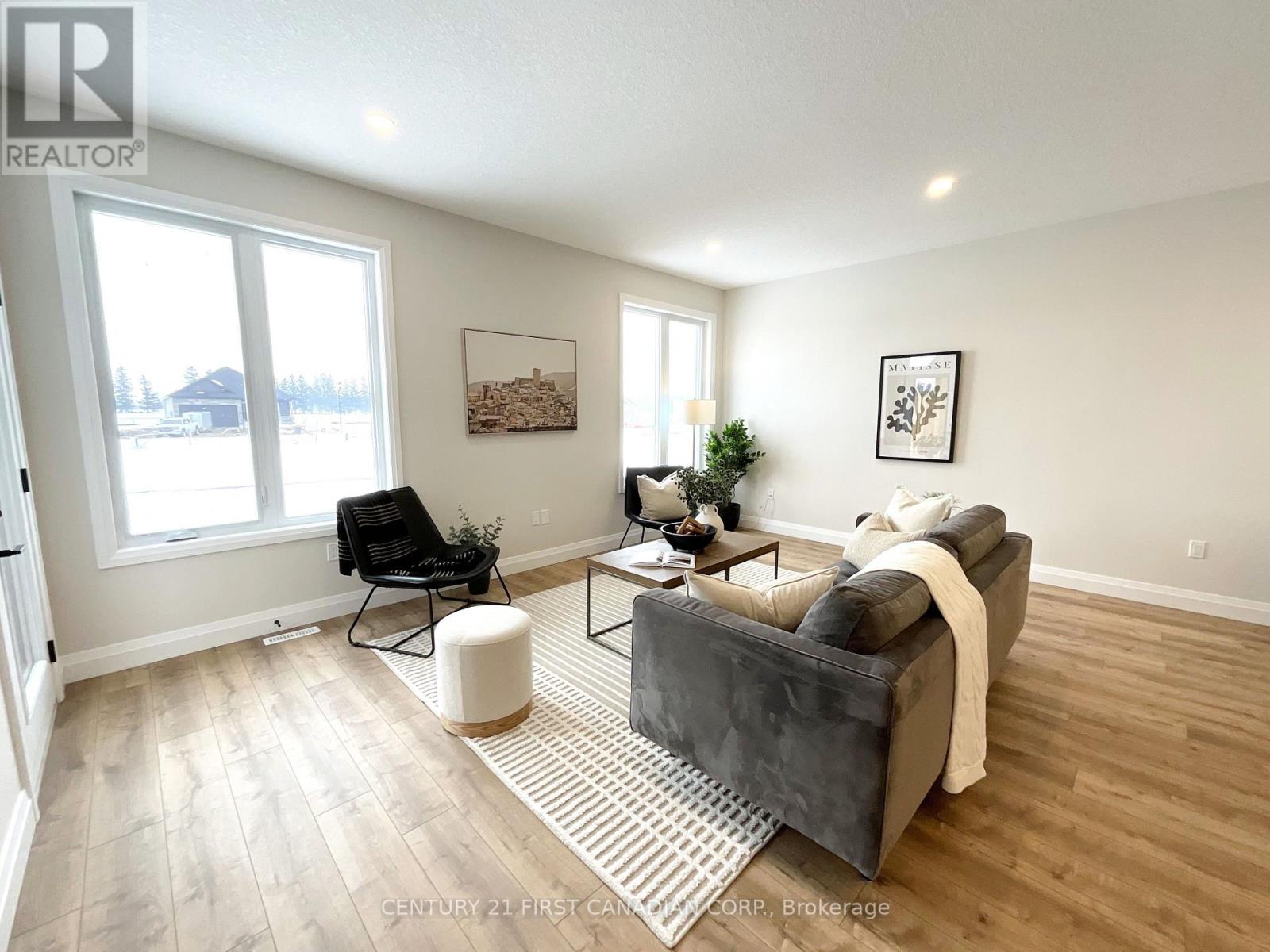7 Postma Crescent Property Photo 16