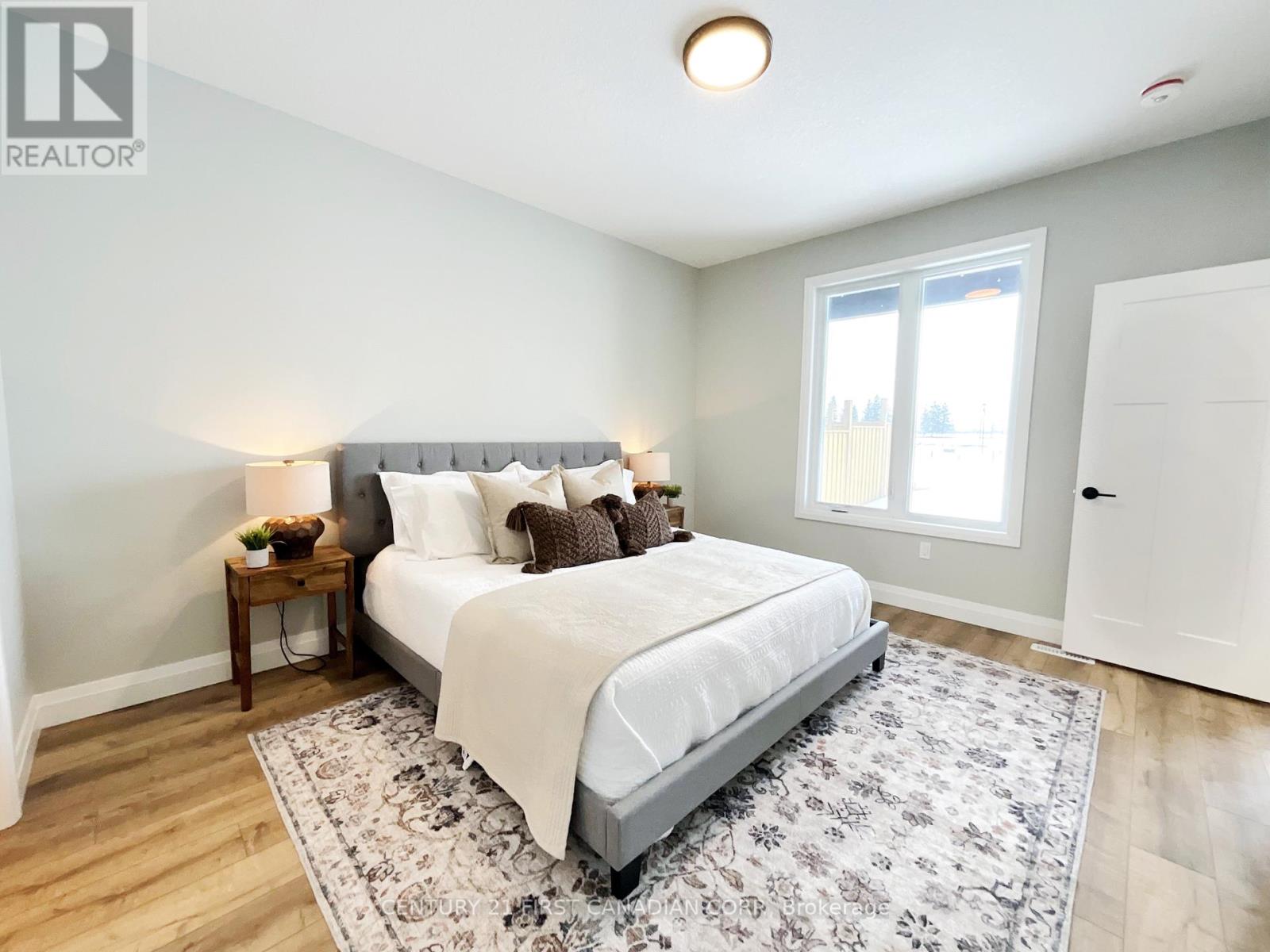 7 Postma Crescent Property Photo 21