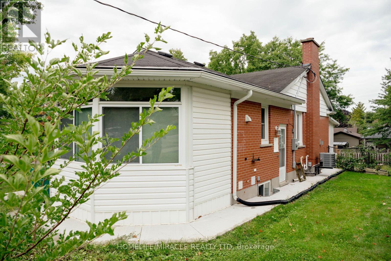 25 Thornridge Crescent Property Photo 4