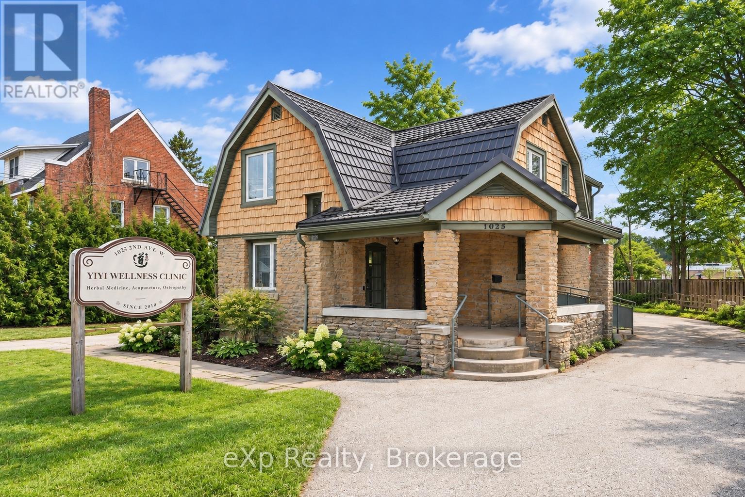 1025 2nd Avenue W Property Photo 1