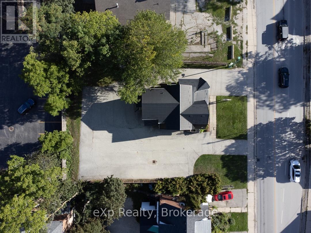 1025 2nd Avenue W Property Photo 3