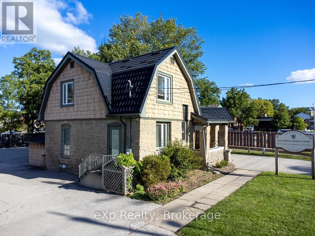 1025 2nd Avenue W Property Photo 5