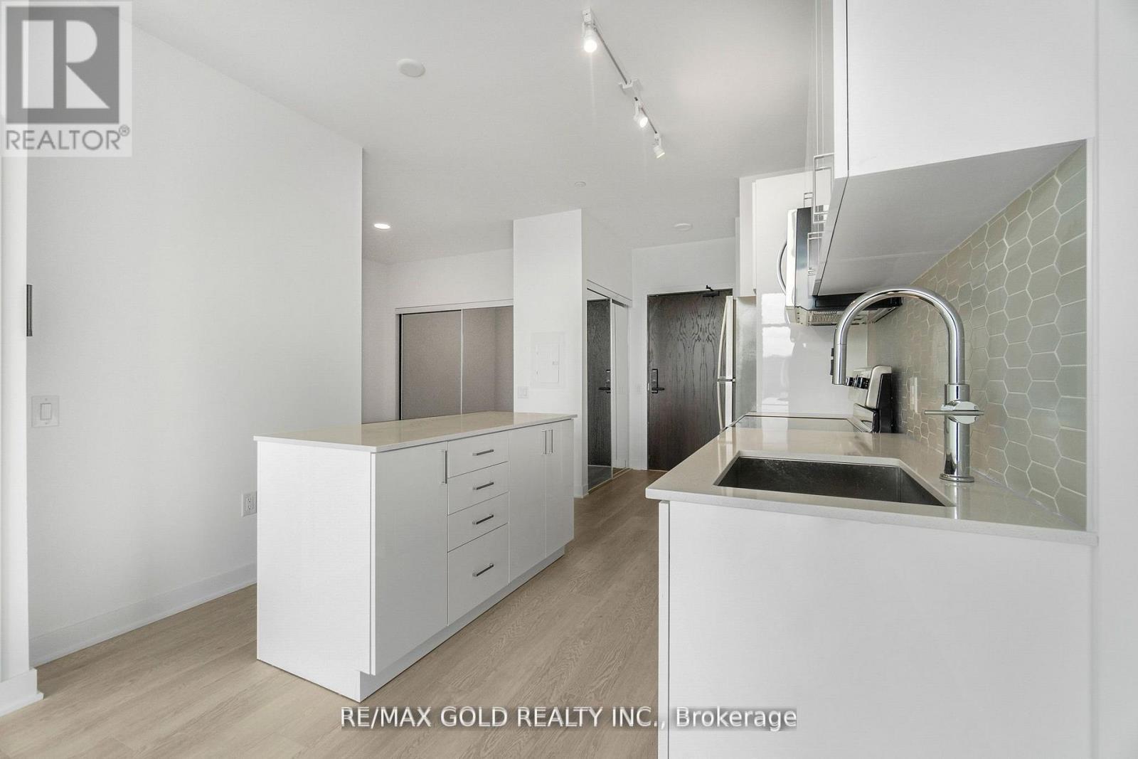 803 - 2782 Barton Street E Property Photo 15
