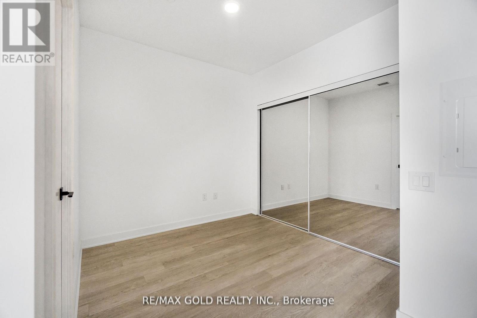 803 - 2782 Barton Street E Property Photo 22