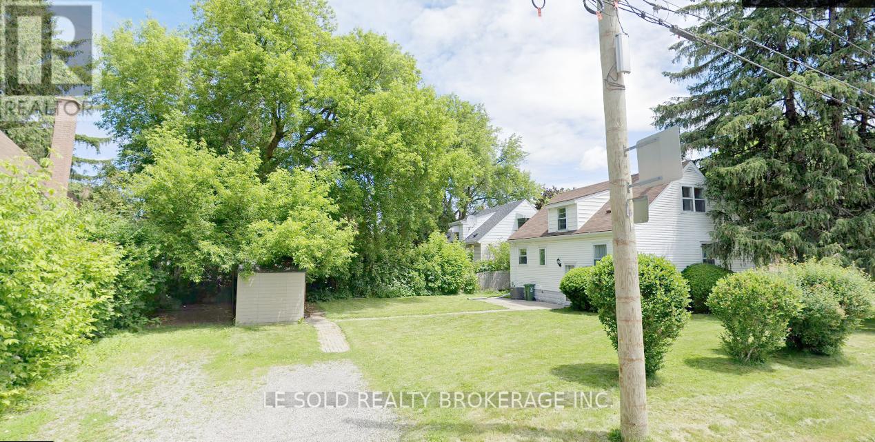 ROOM BSMT - 112 LELAND STREET