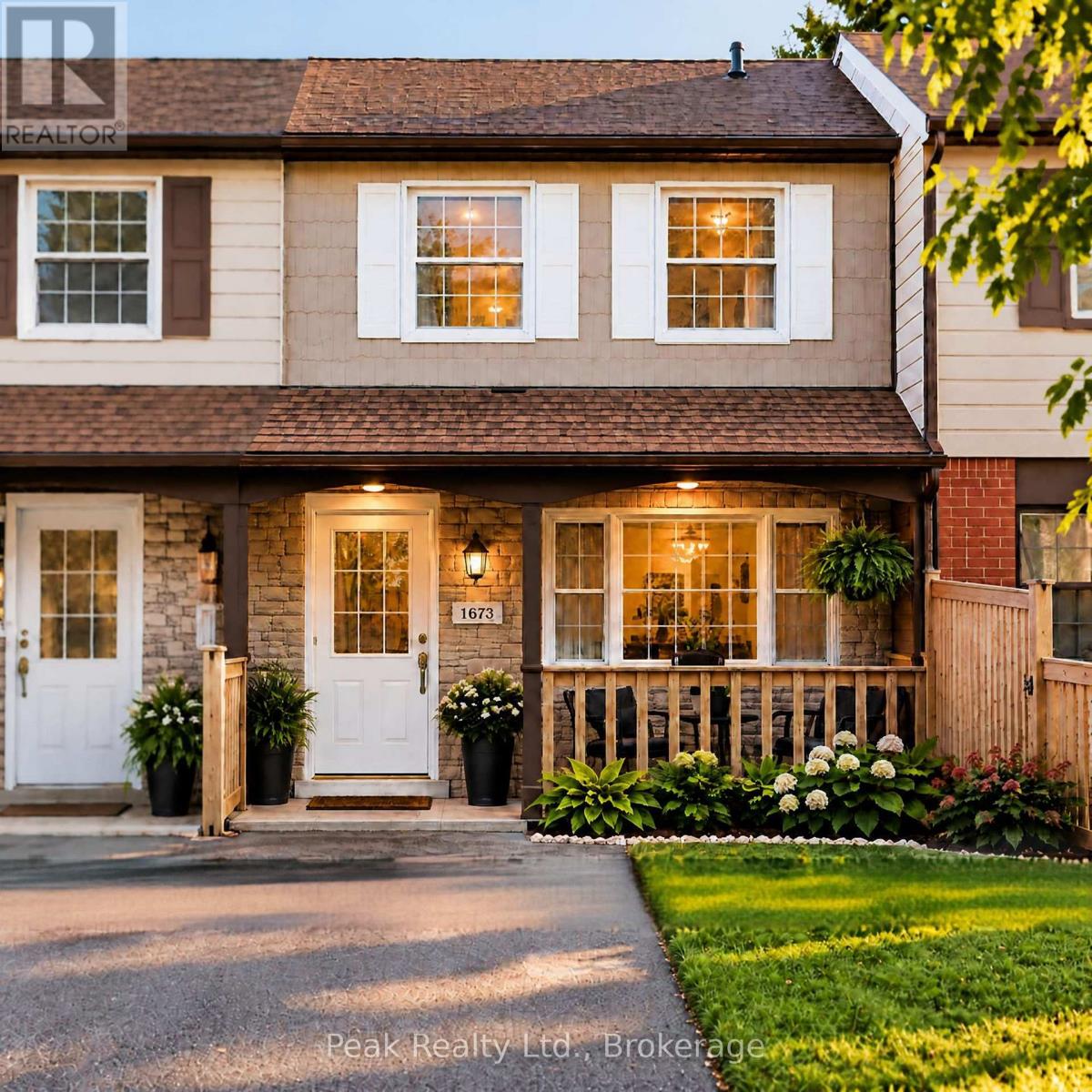1673 APPLEWOOD CRESCENT Property Photo 1
